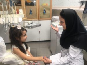 آموزشهای مرتبط با سلامت دهان و دندان کودک بهتر است توسط دندانپزشک متخصص کودکان ارائه شود.